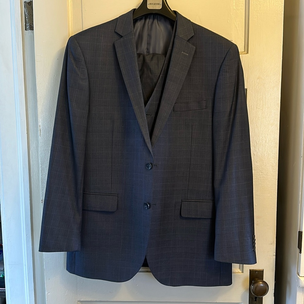 Men's navy blue 3 piece suit